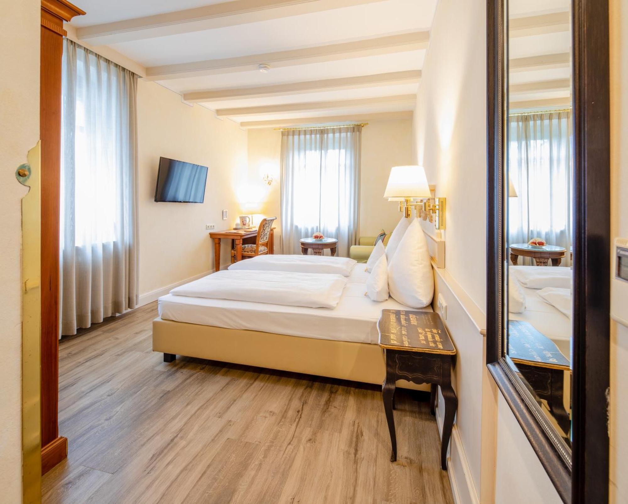לנדשט Simones Hotel Fuerstenhof מראה חיצוני תמונה