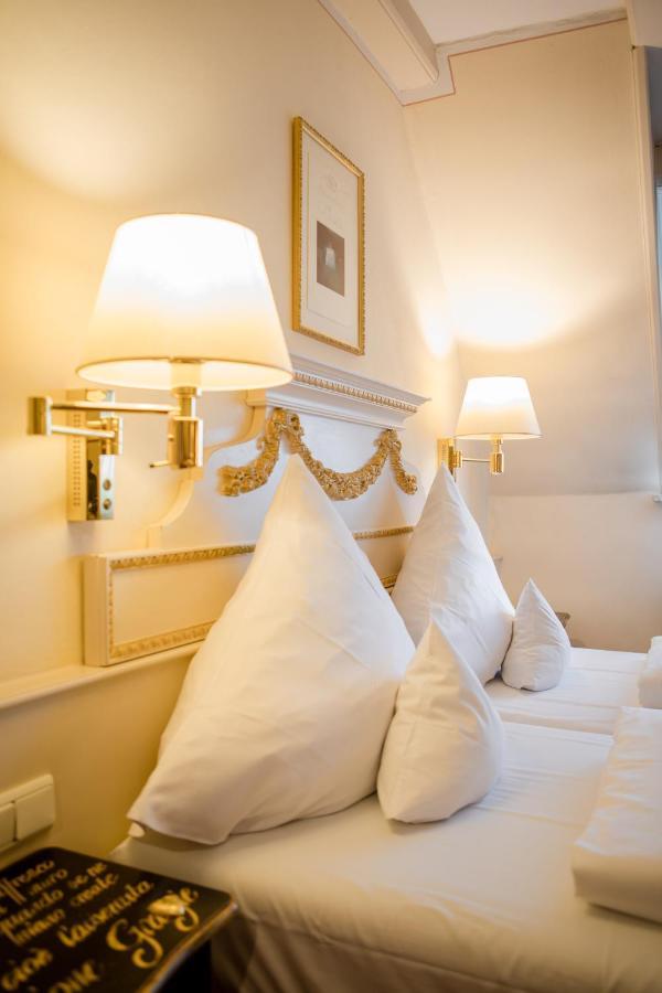 לנדשט Simones Hotel Fuerstenhof מראה חיצוני תמונה