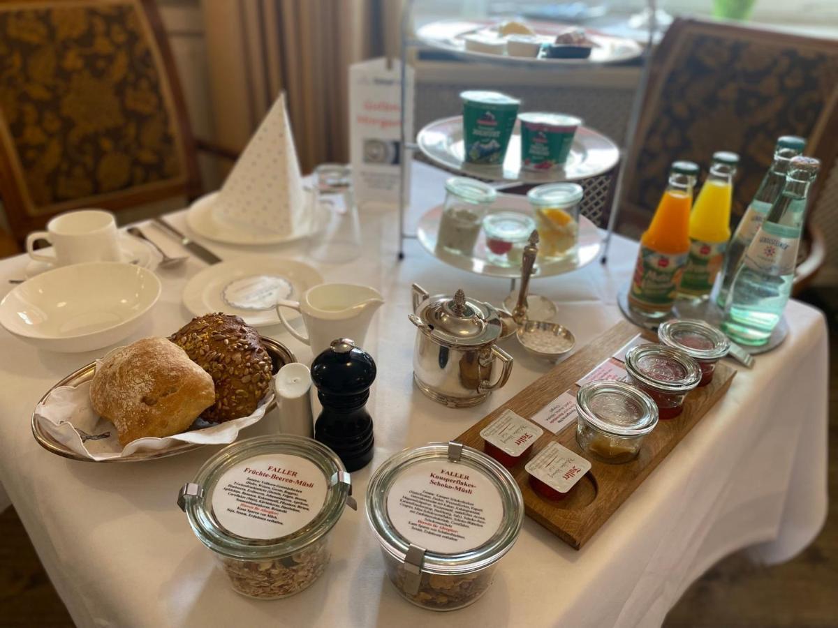 לנדשט Simones Hotel Fuerstenhof מראה חיצוני תמונה
