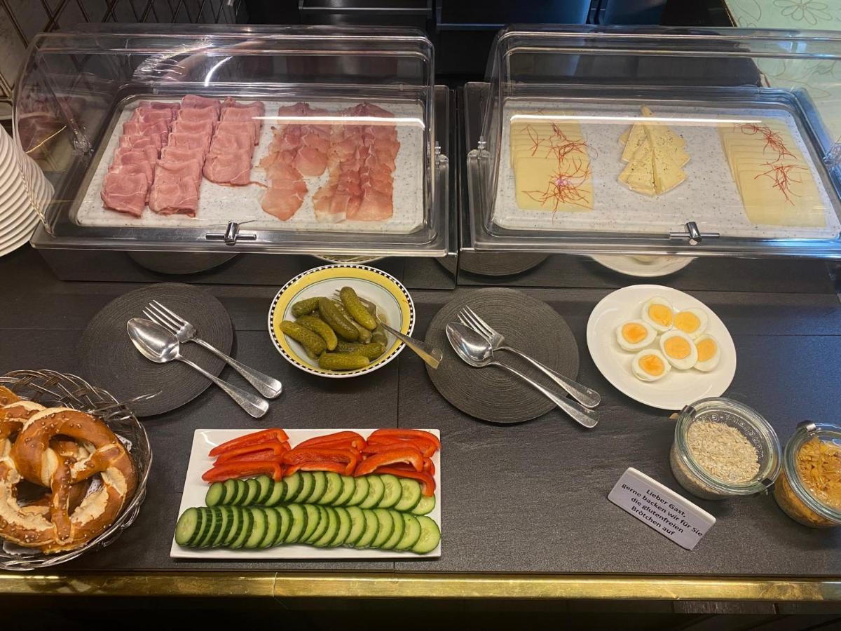 לנדשט Simones Hotel Fuerstenhof מראה חיצוני תמונה