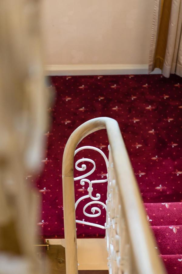 לנדשט Simones Hotel Fuerstenhof מראה חיצוני תמונה