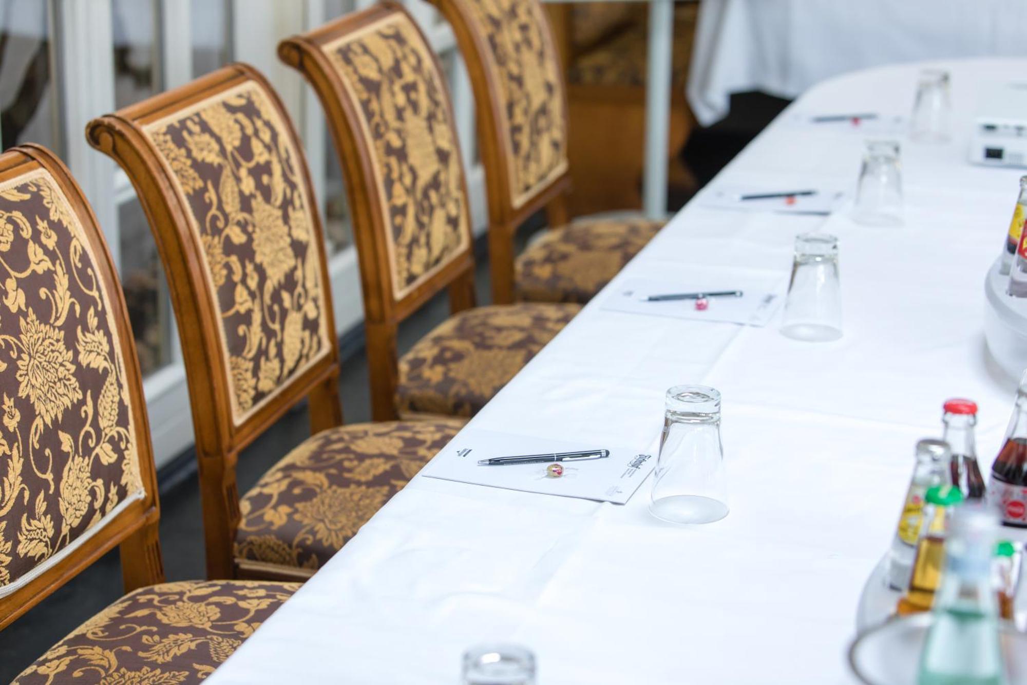 לנדשט Simones Hotel Fuerstenhof מראה חיצוני תמונה