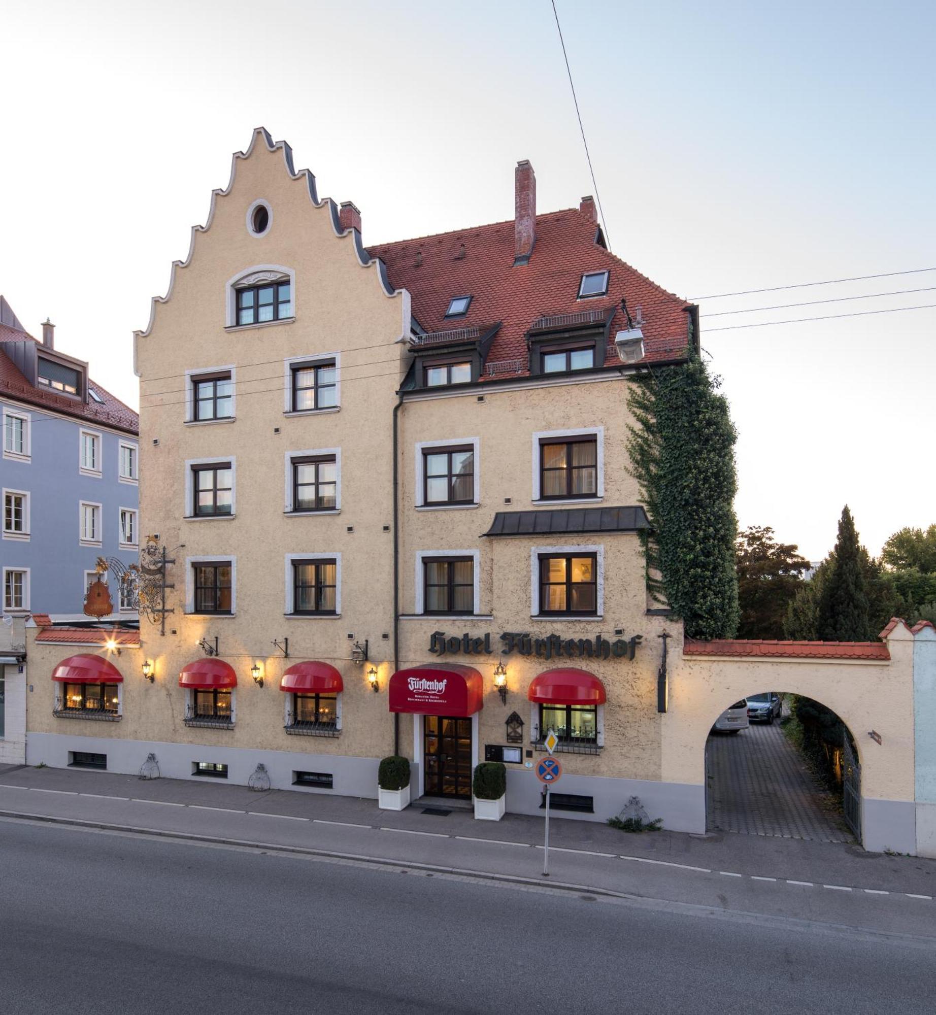 לנדשט Simones Hotel Fuerstenhof מראה חיצוני תמונה