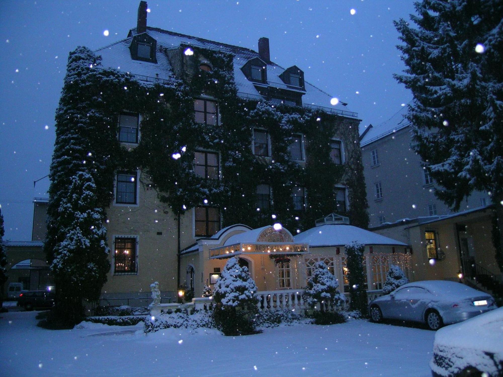 לנדשט Simones Hotel Fuerstenhof מראה חיצוני תמונה