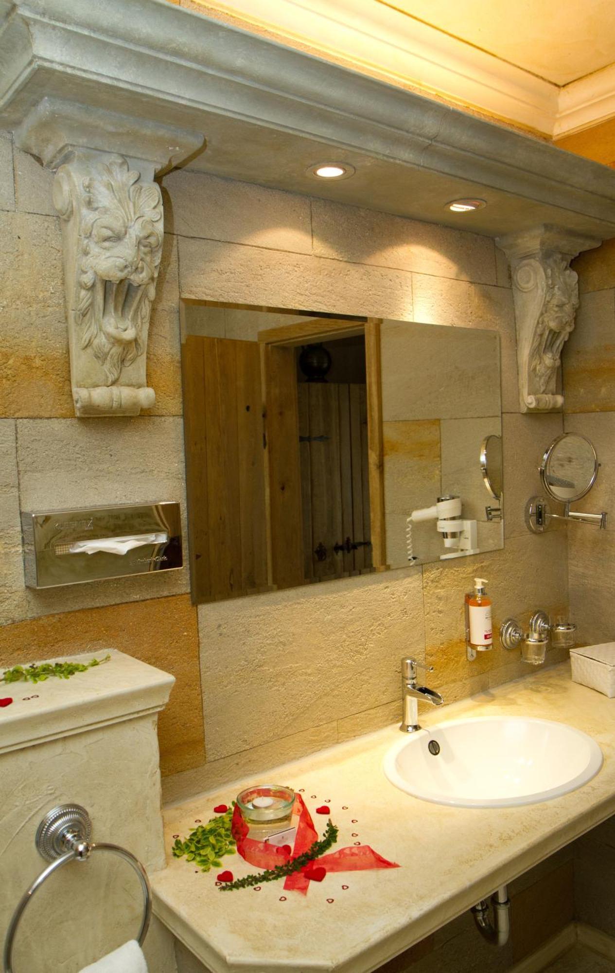 לנדשט Simones Hotel Fuerstenhof מראה חיצוני תמונה