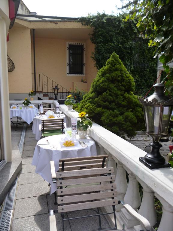 לנדשט Simones Hotel Fuerstenhof מראה חיצוני תמונה
