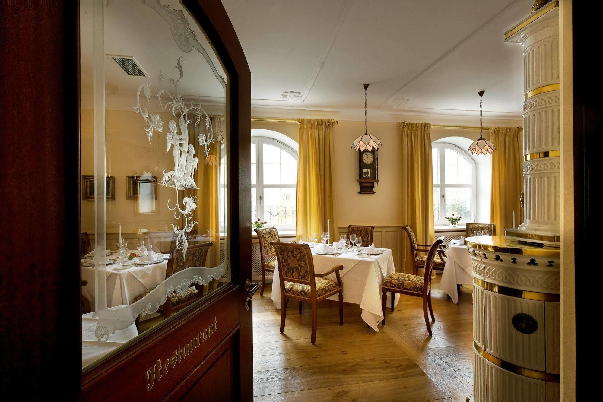 לנדשט Simones Hotel Fuerstenhof מראה חיצוני תמונה