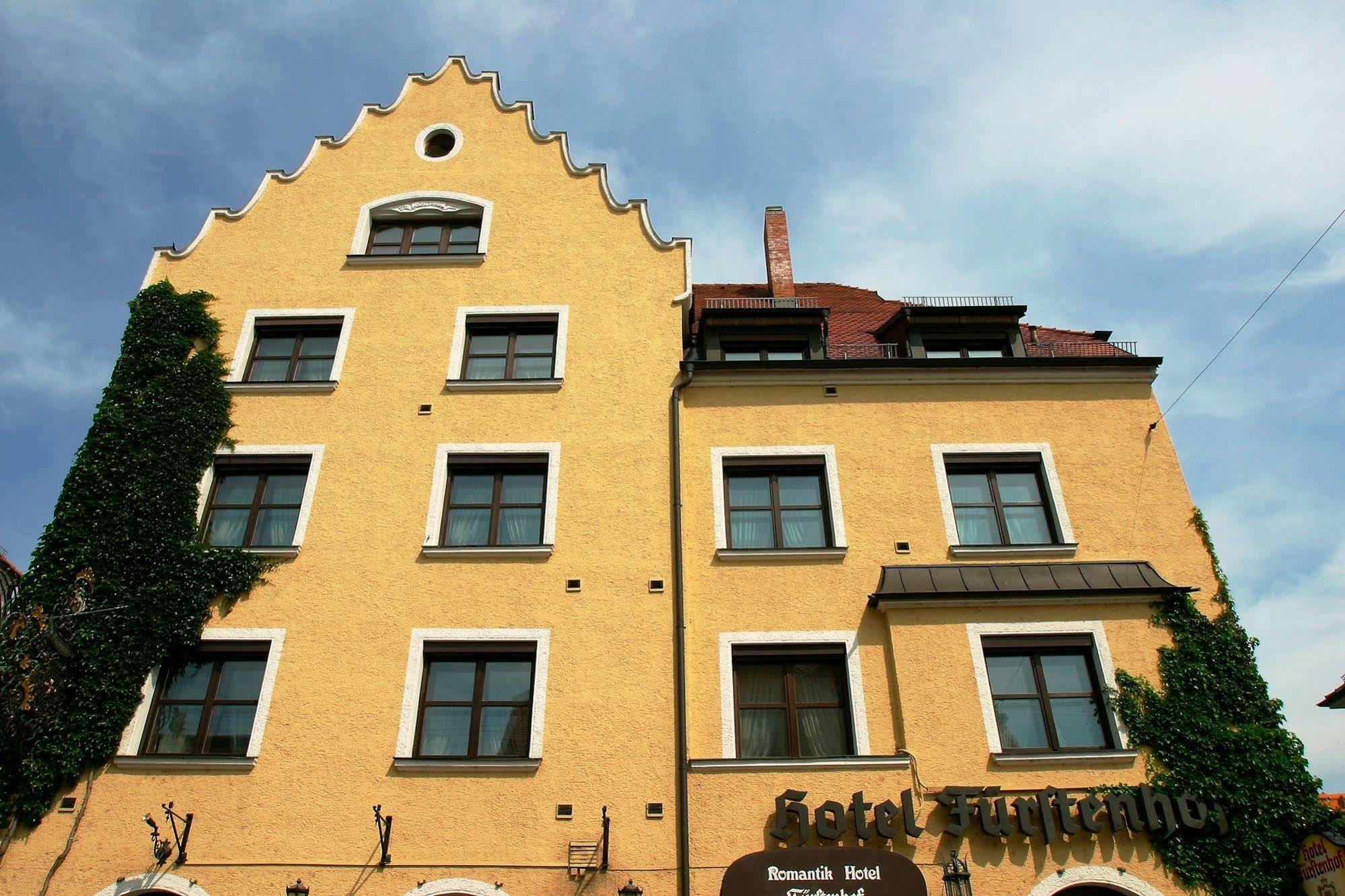 לנדשט Simones Hotel Fuerstenhof מראה חיצוני תמונה