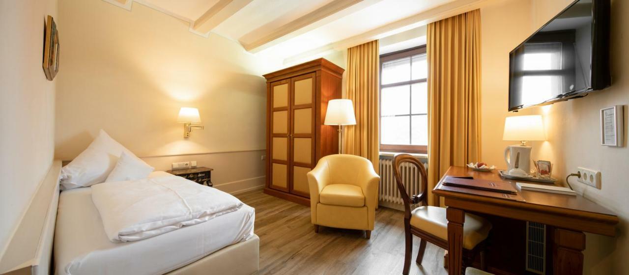 לנדשט Simones Hotel Fuerstenhof מראה חיצוני תמונה