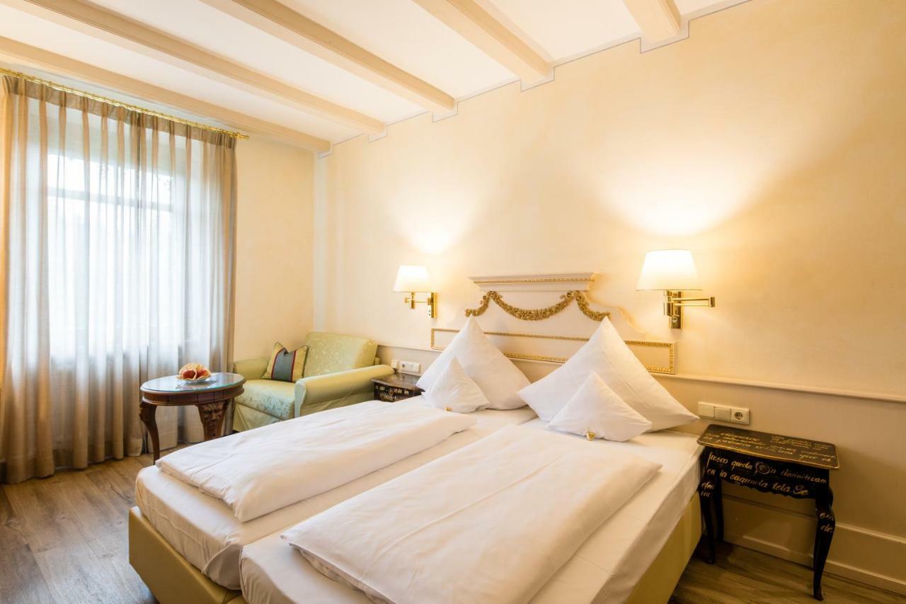לנדשט Simones Hotel Fuerstenhof מראה חיצוני תמונה