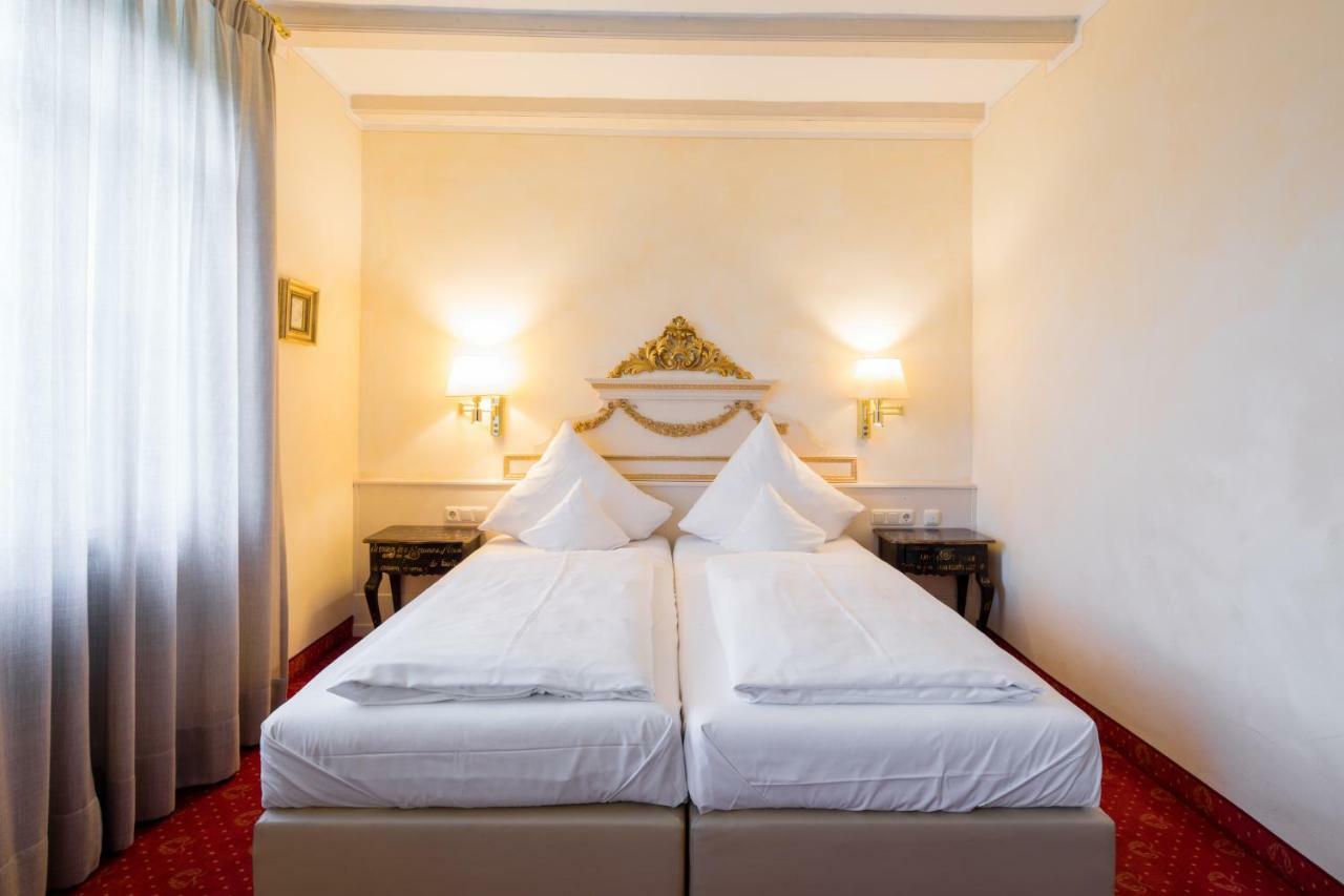 לנדשט Simones Hotel Fuerstenhof מראה חיצוני תמונה
