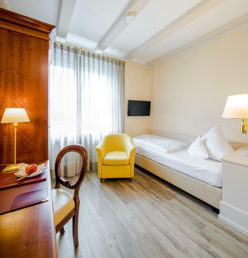 לנדשט Simones Hotel Fuerstenhof מראה חיצוני תמונה