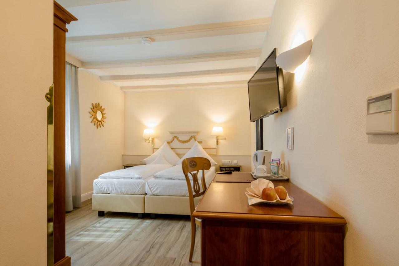 לנדשט Simones Hotel Fuerstenhof מראה חיצוני תמונה
